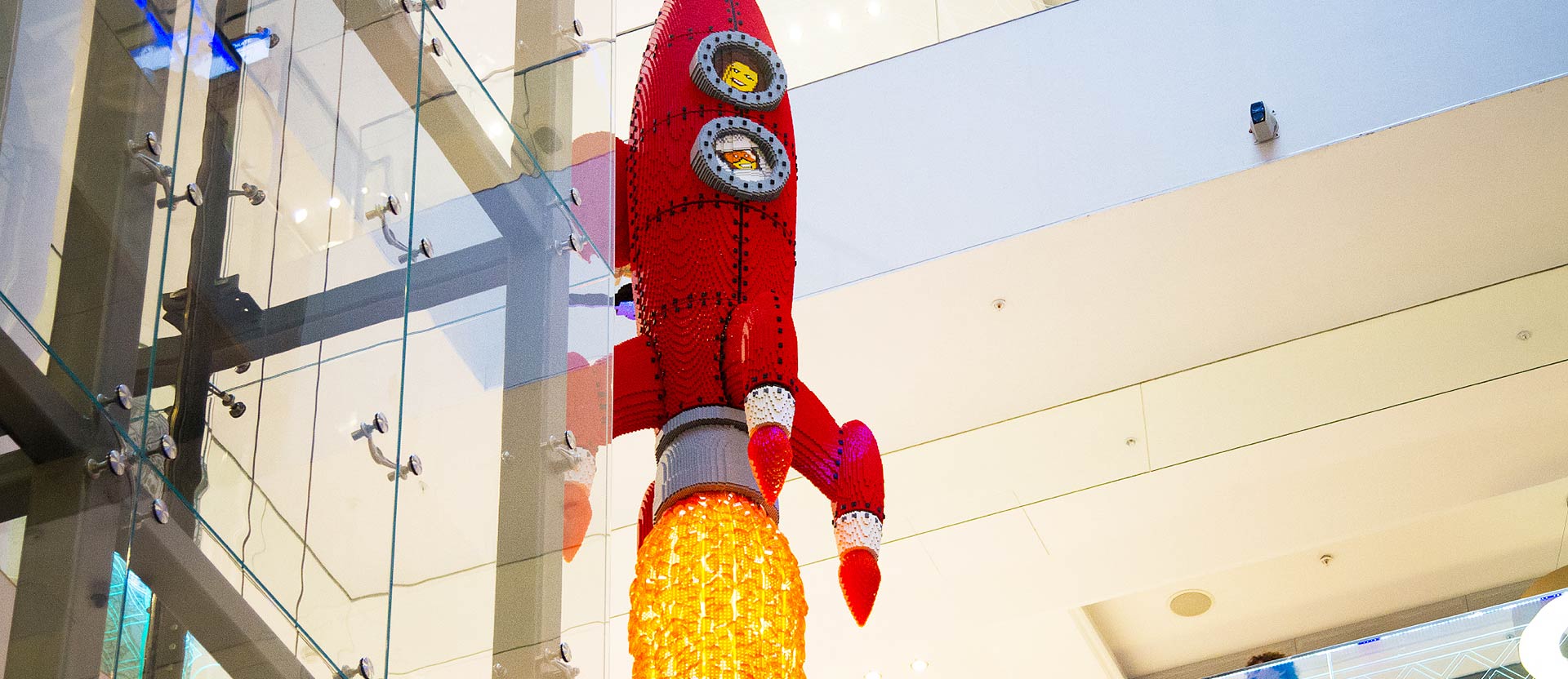 LEGO-Ракета и ЛЕГО-Зона в Hamleys (ЦДМ) – монтажные работы
