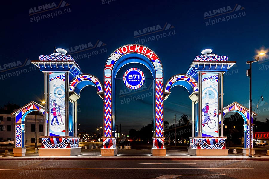 Строительство арки ко Дню города в Москве возле метро Таганская